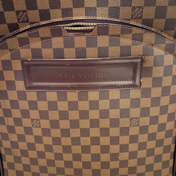 SOLD!Authentic Louis Vuitton Damier Pegase 45 - Picture 4 of 15